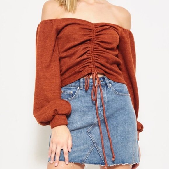 Tops - 🆕 NWT Off Shoulder Ruched Knit Crop Top